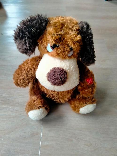 Hond knuffel met muziek en bewegend hoofd, Kinderen en Baby's, Speelgoed | Knuffels en Pluche, Zo goed als nieuw, Hond, Ophalen of Verzenden