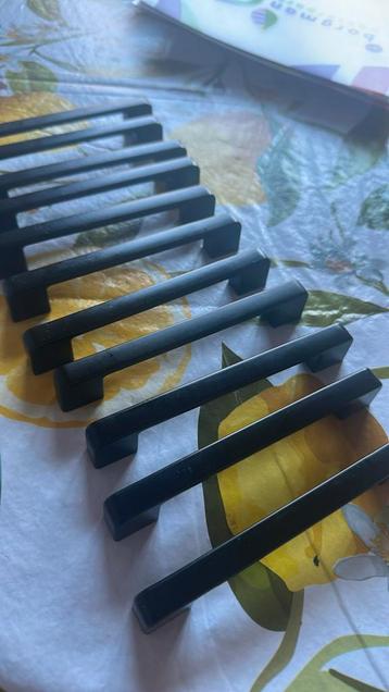 12 stuks handgrepen zwart.  beschikbaar voor biedingen