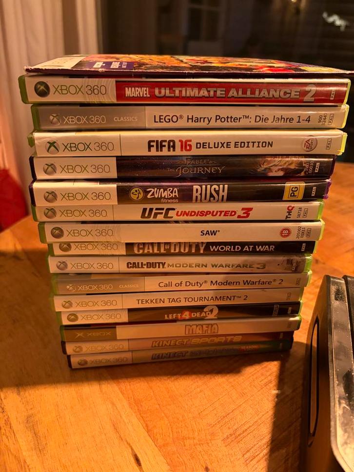 Xbox 360 met 2 controllers en 13 spellen, Spelcomputers en Games, Spelcomputers | Xbox 360, Gebruikt, 250 GB, 360 S, Met 2 controllers