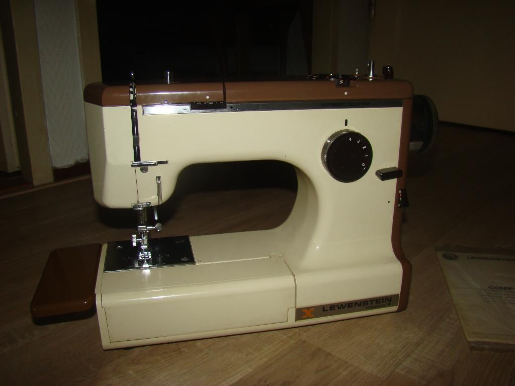 LEWENSTEIN Compacta 4 Verz: UPS: € 4,20 Bieden, Hobby en Vrije tijd, Naaimachines en Toebehoren, Ophalen of Verzenden, Gebruikt