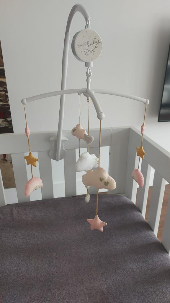 Muziek mobiel voor box of ledikant - Sweet Baby Love, Kinderen en Baby's, Speelgoed | Babyspeelgoed, Zo goed als nieuw, Mobiel