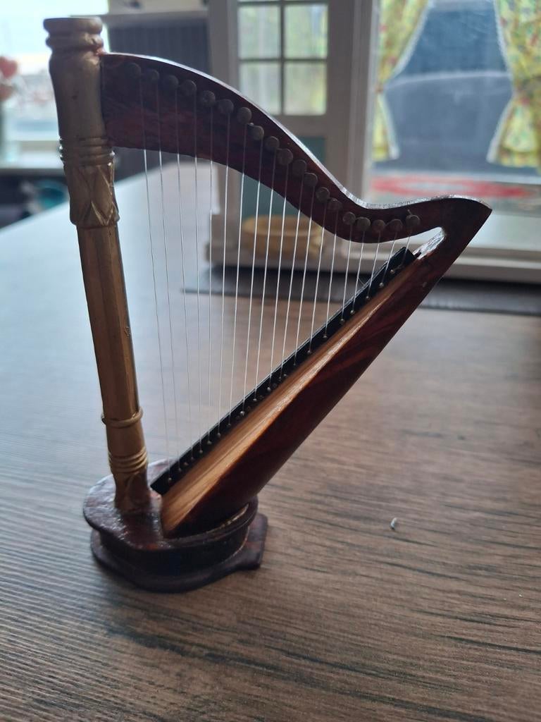 Heel mooi Harpje  voor een  Poppen huis  schaal 1:12, Verzamelen, Poppenhuizen en Toebehoren, Ophalen of Verzenden, Zo goed als nieuw