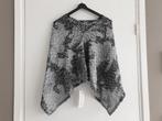 Een leuke nieuwe cape van transfer, Kleding | Dames, Ophalen of Verzenden, Nieuw, Sjaal