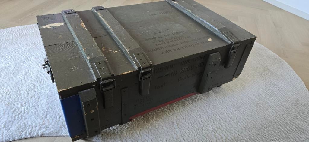 Unieke munitiekist salontafel op wielen - Industrieel design, Gebruikt, 50 tot 100 cm, Industrieel, Vintage, Robuust, 50 tot 100 cm