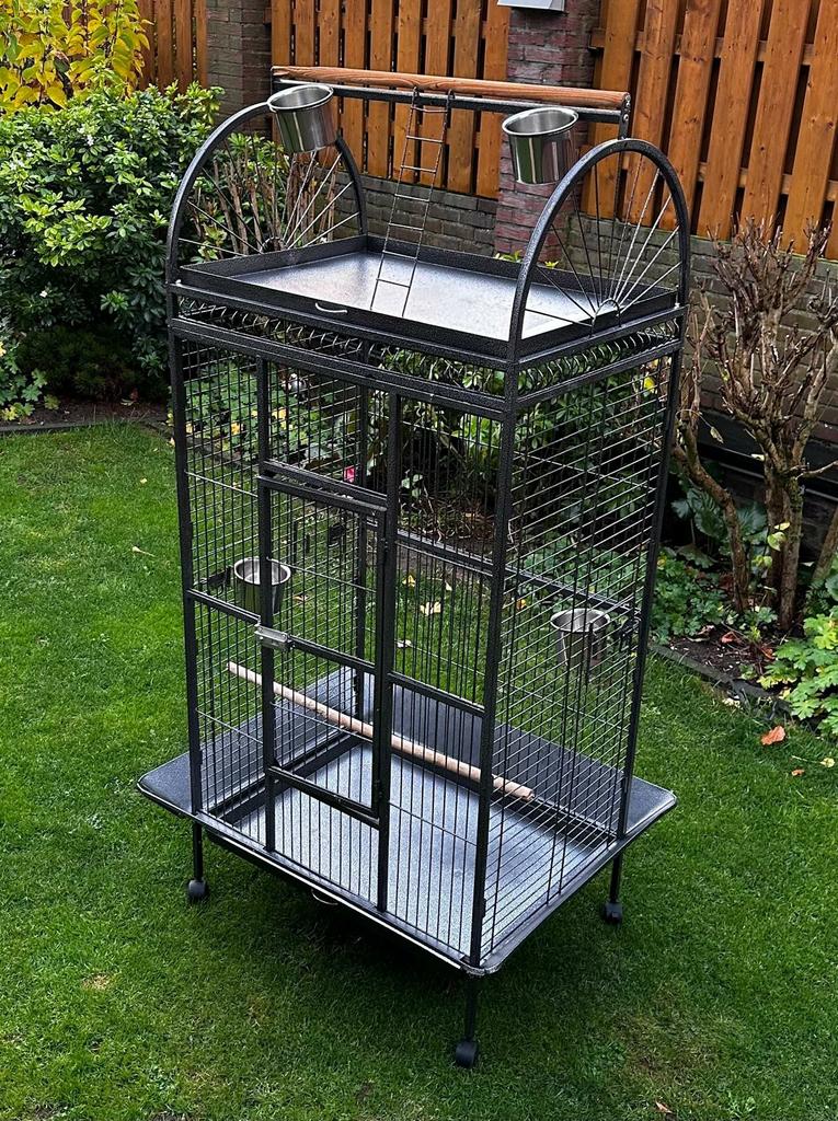 Grote metalen vogelkooi met speel plateau, Dieren en Toebehoren, Vogels | Hokken en Kooien, Ophalen, Gebruikt, Metaal, Vogelkooi