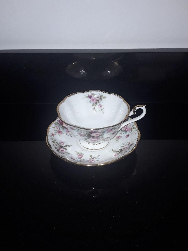 Royal albert avon kop en schotel Cottage garden, Verzenden, Zo goed als nieuw, Overige stijlen, Kop(pen) en/of Schotel(s)