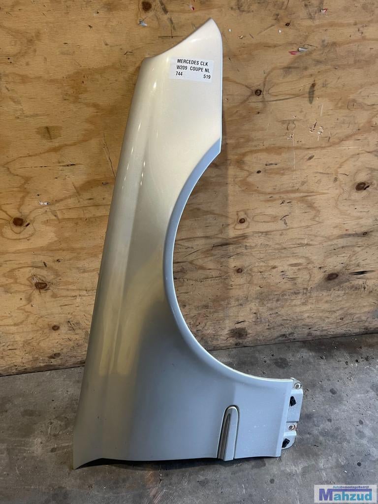 MERCEDES CLK W209 Zilver 744 rechts voorscherm 2002-2009, Gebruikt, Mercedes-Benz AG, Mercedes-Benz, Ophalen of Verzenden