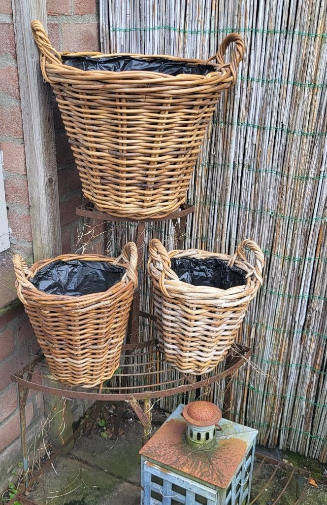 Rieten bloempot, grof gevlochten, 3 stuks, Ophalen, Overige materialen, Rond, Zo goed als nieuw
