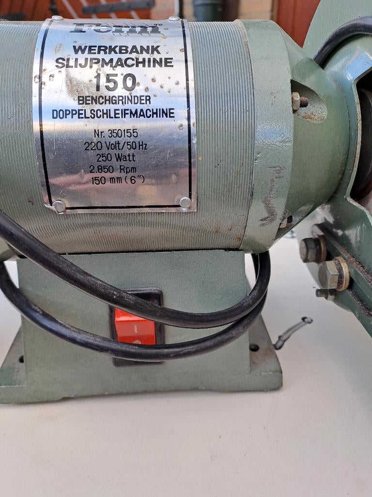 te koop een werkbank slijp machine  250 watt ingst, Ophalen of Verzenden, Gebruikt, Minder dan 700 watt, Werkbankslijpmachine