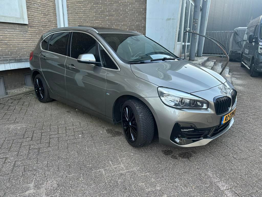 Bmw 220i bj 2018, Zwart, Leder, Lane Keeping Assist, Particulier
