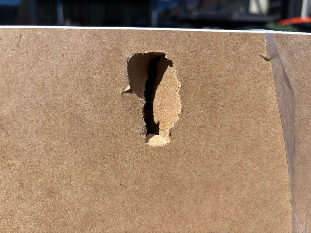 2 Nieuwe IKEA LACK bijzettafels, 1 met lichte schade, Huis en Inrichting, Vierkant, Nieuw, 55 tot 75 cm, Hout