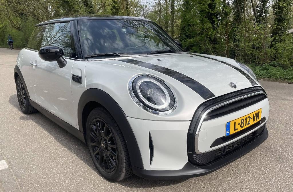 Mini 3-deurs (f56) business edition 1.5 136pk 2021 Wit, Auto's, Mini, Voorwielaandrijving, 136 pk, Zwart, 4 stoelen