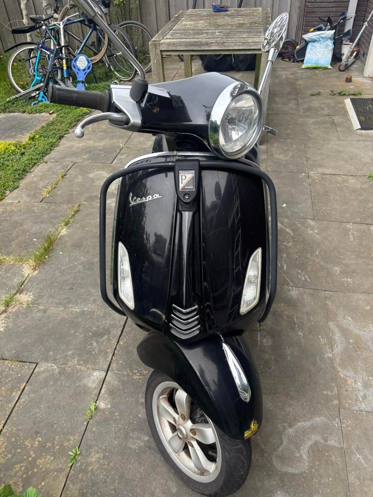 Vespa primavera met schade wok 8xxxkm Glans Zwart, Ophalen of Verzenden, Zo goed als nieuw