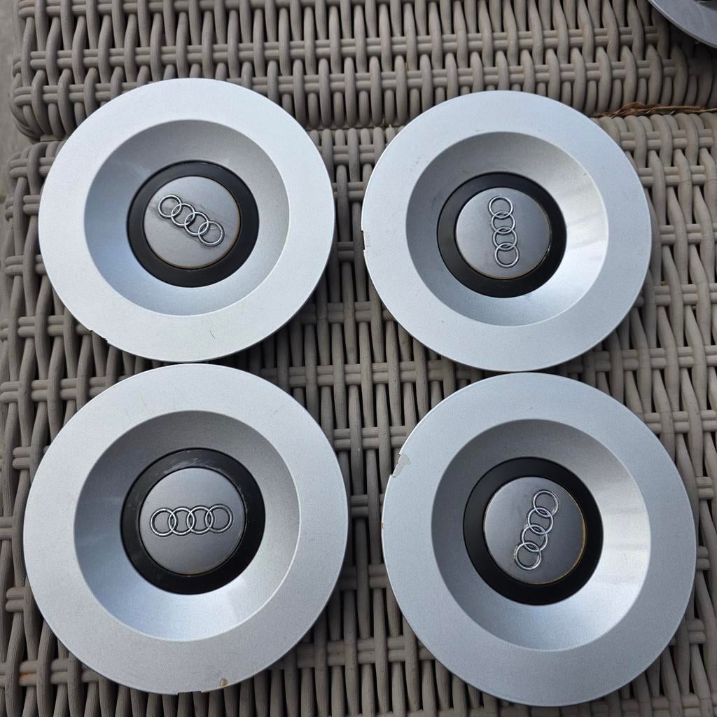 Set van 4 Audi s3 avus Naafdoppen / Naafkappen - Gebruikt, Auto diversen, Wieldoppen, Ophalen of Verzenden, Gebruikt