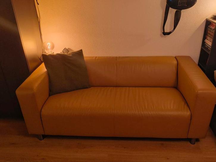 IKEA Klippan Bomstad 2-zitsbank bruin faux leer, Huis en Inrichting, Banken | Bankstellen, Zo goed als nieuw, Rechte bank, Tweepersoons