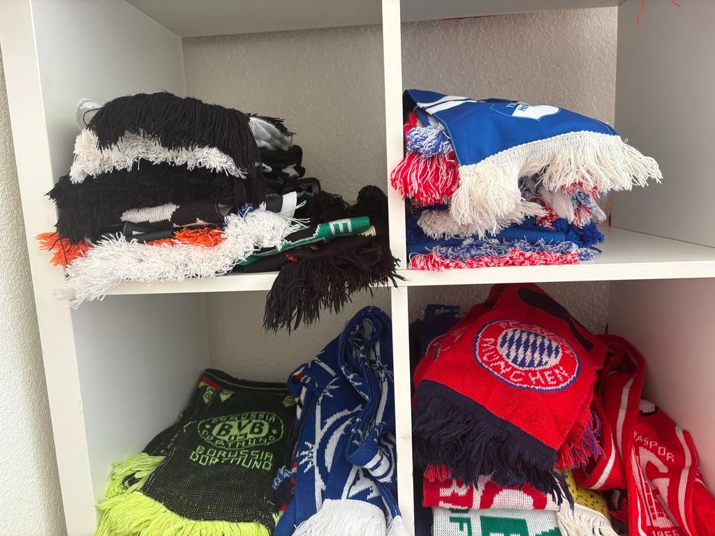 15 Voetbalsjaal (s)+2 MysteryBox NU MAAR 50€ voetbal sjaal, Ophalen of Verzenden, Gebruikt, Clubaccessoires