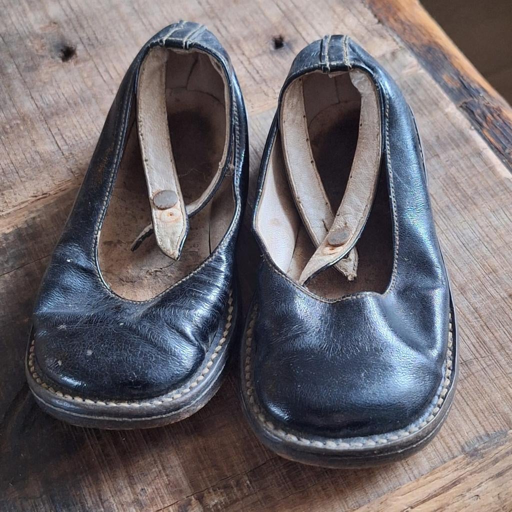 Oude zwarte kinderschoentjes, Ophalen of Verzenden, Jongen of Meisje