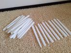 NIEUW. Lange, witte kaarsen. 28 stuks., Huis en Inrichting, Woonaccessoires | Kandelaars en Kaarsen, Ophalen, Overige materialen