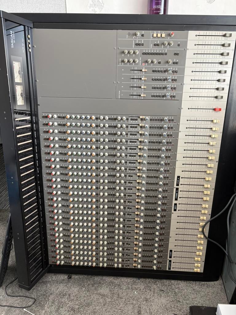 Tascam M3500 - 24 channel inline mixing console, Ophalen, Gebruikt, Audio