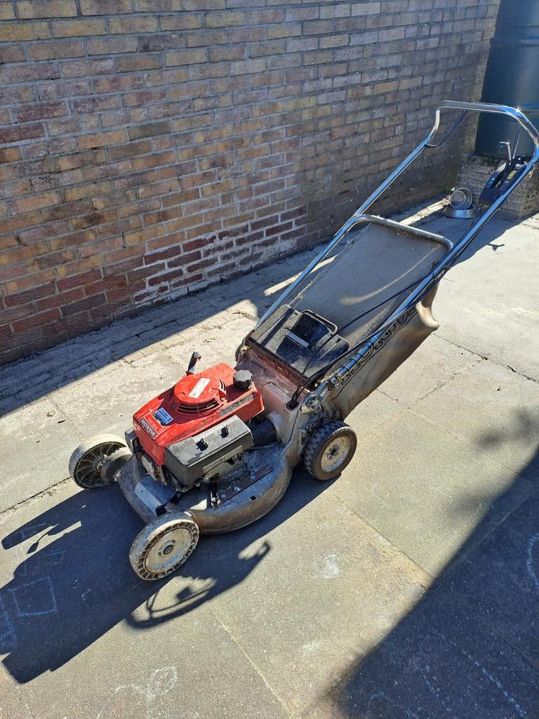 Honda benzine gazonmaaier zelfrijdend  grasmaaier, Ophalen, Gebruikt, Opvangzak