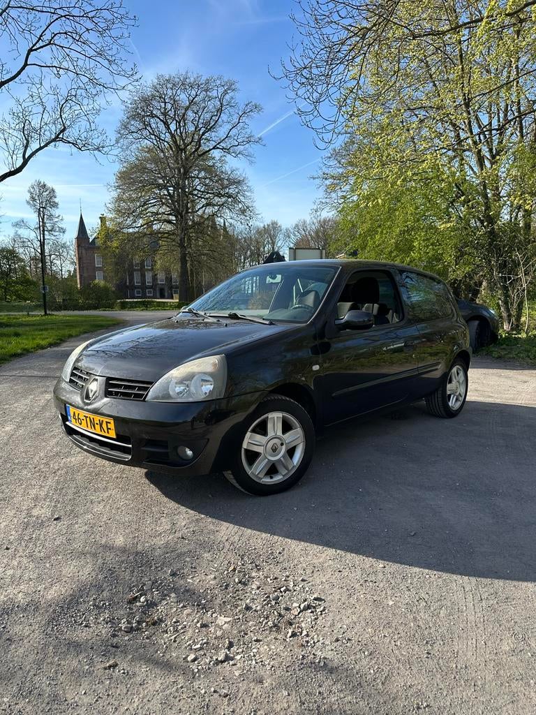 Renault Clio 1.2 2006 Zwart, Auto's, Voorwielaandrijving, Sound system, 74 pk, Zwart