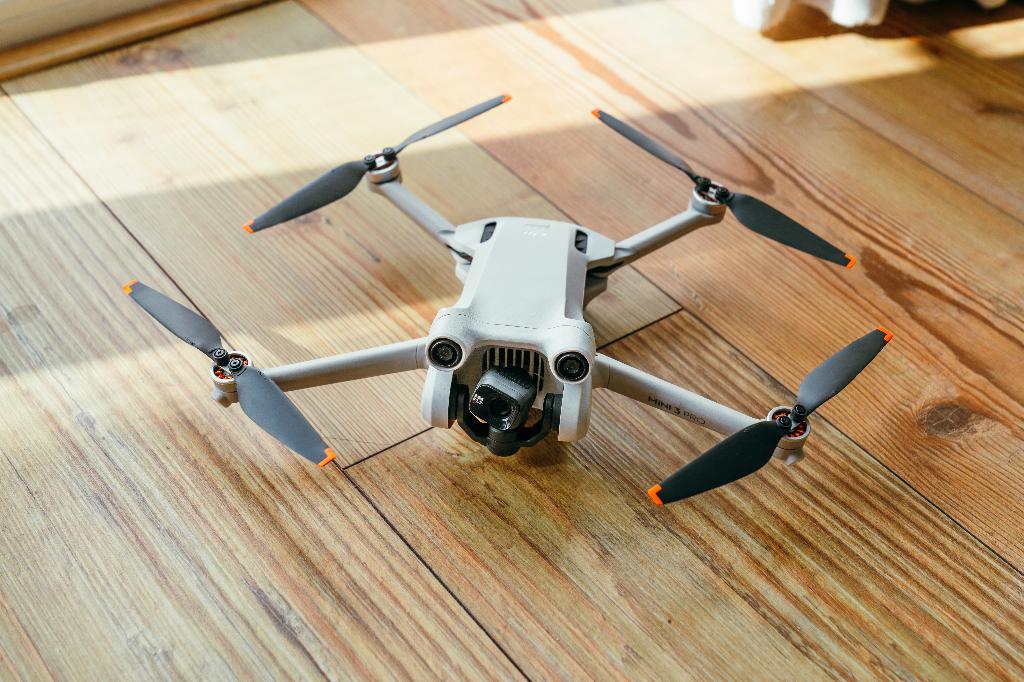 DJI Mini 3 Pro - Fly more combo, Gebruikt, 30 tot 45 minuten, Cameradrone, 5 tot 10 kilometer