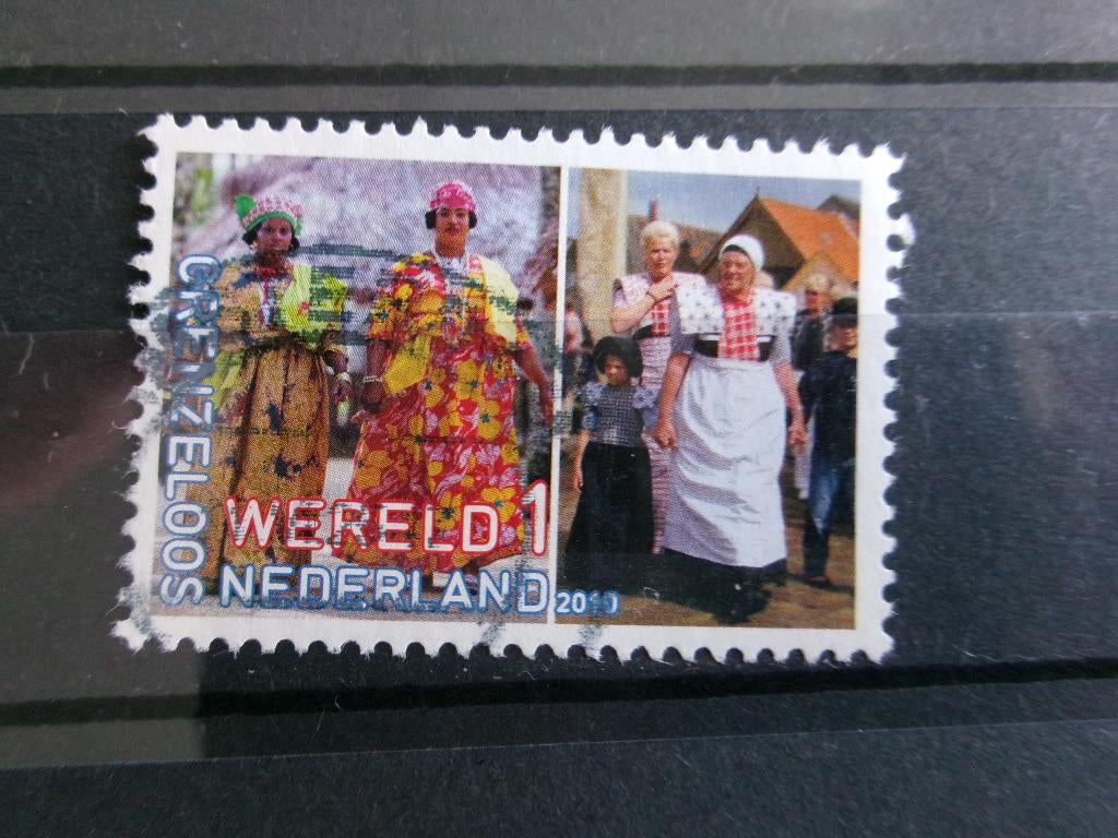 2010 - wereld klederdrachten (737b), Verzenden, Gestempeld