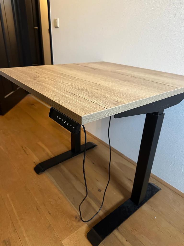 Compact Zit-sta Bureau met Geheugenfunctie - Houtlook, Huis en Inrichting, Bureaus, Ophalen, Zit-sta bureau, Elektrisch, Spaanplaat of MDF