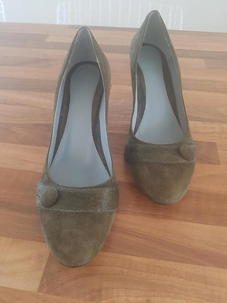 Groene suède pumps met hak - Maat 41, Kleding | Dames, Schoenen, Zo goed als nieuw, Pumps, Groen, Ophalen of Verzenden