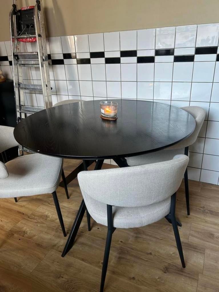 Zwarte ronde eettafel, Huis en Inrichting, Tafels | Eettafels, Ophalen, Gebruikt, Rond, Vier personen