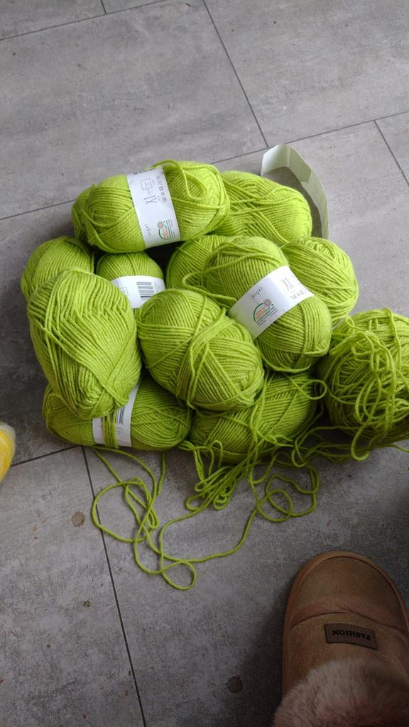 13 bollen groen, Hobby en Vrije tijd, Breien en Haken, Ophalen of Verzenden, Zo goed als nieuw, Breien of Haken, Wol of Garen