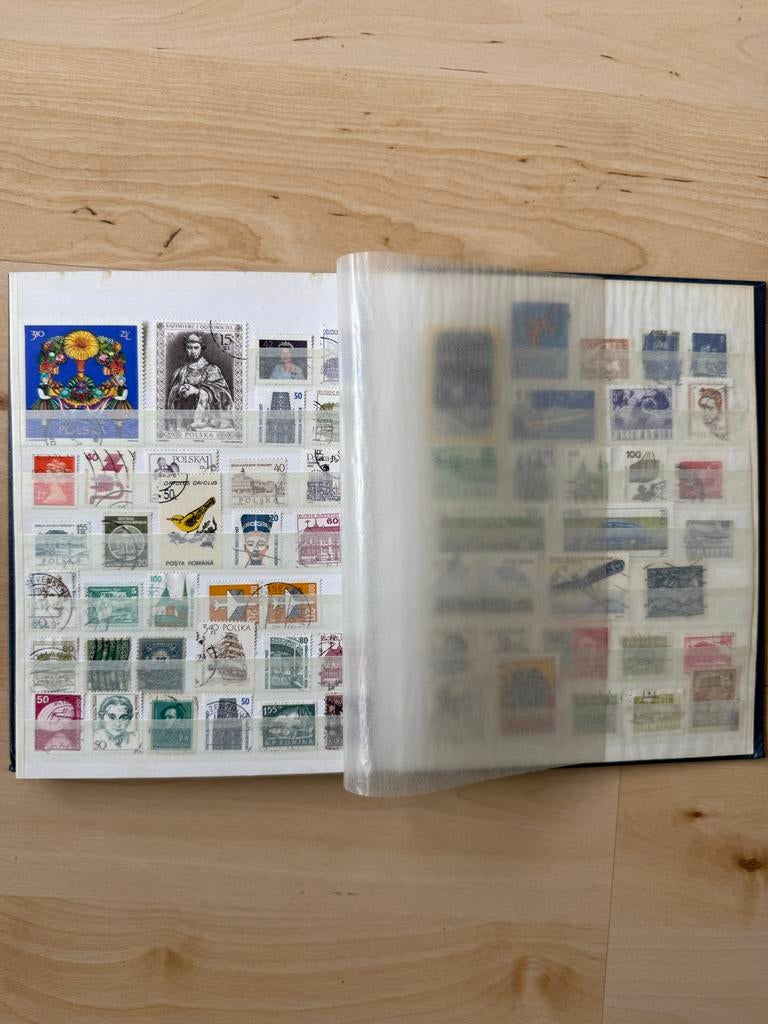 Postzegelalbum met diverse postzegels, Postzegels en Munten, Postzegels | Volle albums en Verzamelingen, Ophalen of Verzenden