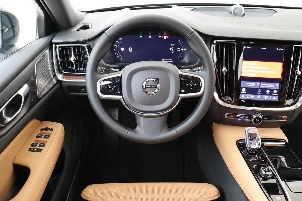 Volvo V60 T8 PLUG-IN HYBRID AWD ULTRA PERFORMANCE ED. DARK *, Auto's, Automaat, 12 maanden, 4 cilinders, Blauw