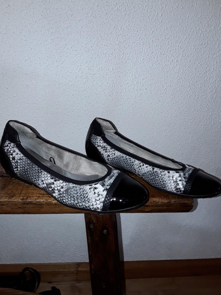 Tamaris schoenen mt 40, Tamaris, Ophalen of Verzenden, Zo goed als nieuw, Instappers