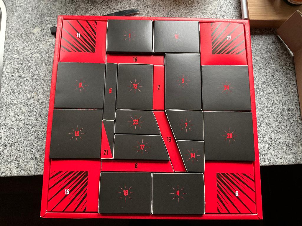 Advent kalender 2025 van Rammstein nieuw, Advent kalender 2025 van Rammstein nieuw, Nieuw, Ophalen of Verzenden, Emmen