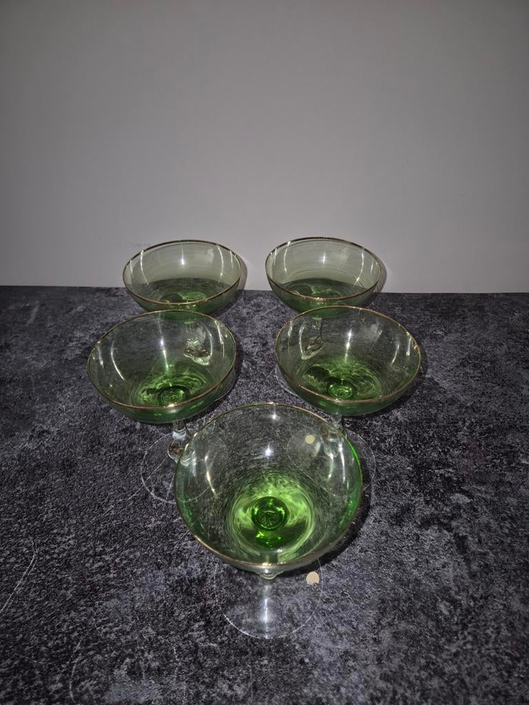 5 groene glazen met gouden rand, Ophalen of Verzenden