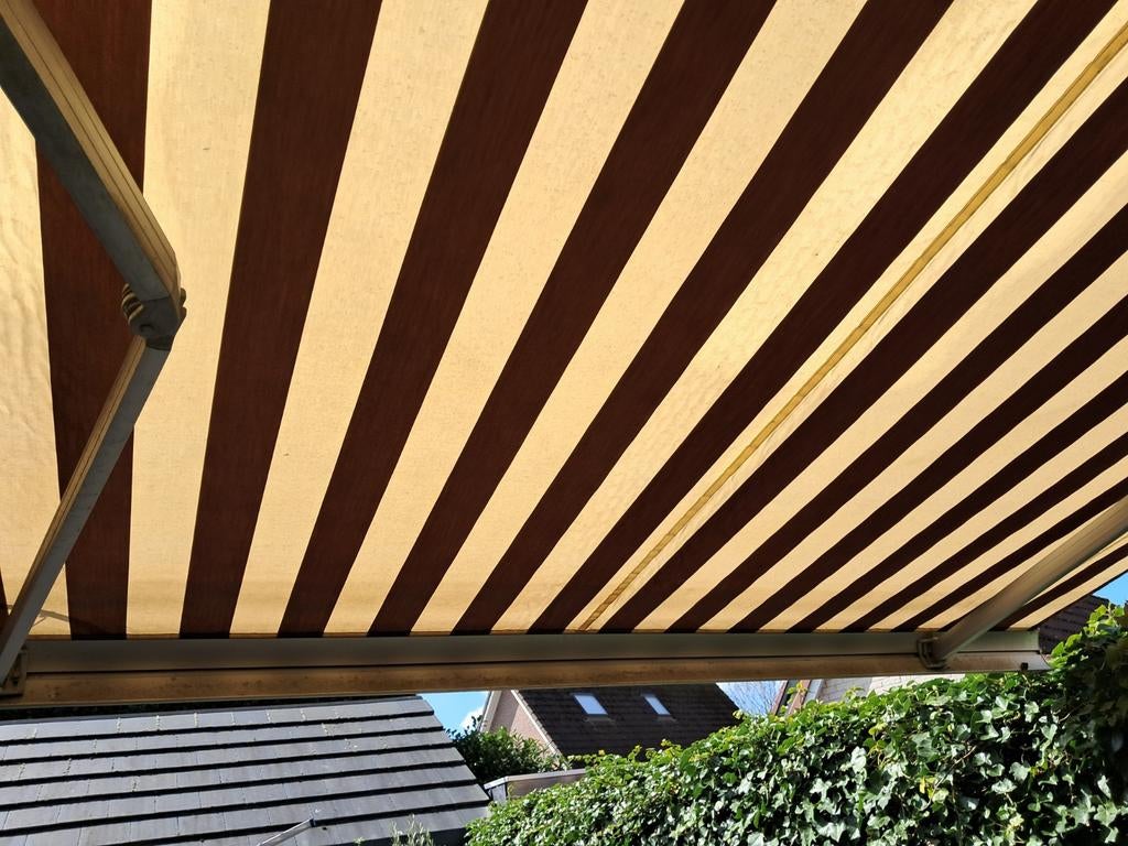 Knikarm zonnescherm 3.00meter breed,2,50 meter uitval, Tuin en Terras, Zonneschermen, Ophalen, Gebruikt, 150 tot 300 cm, 250 cm tot 450 cm