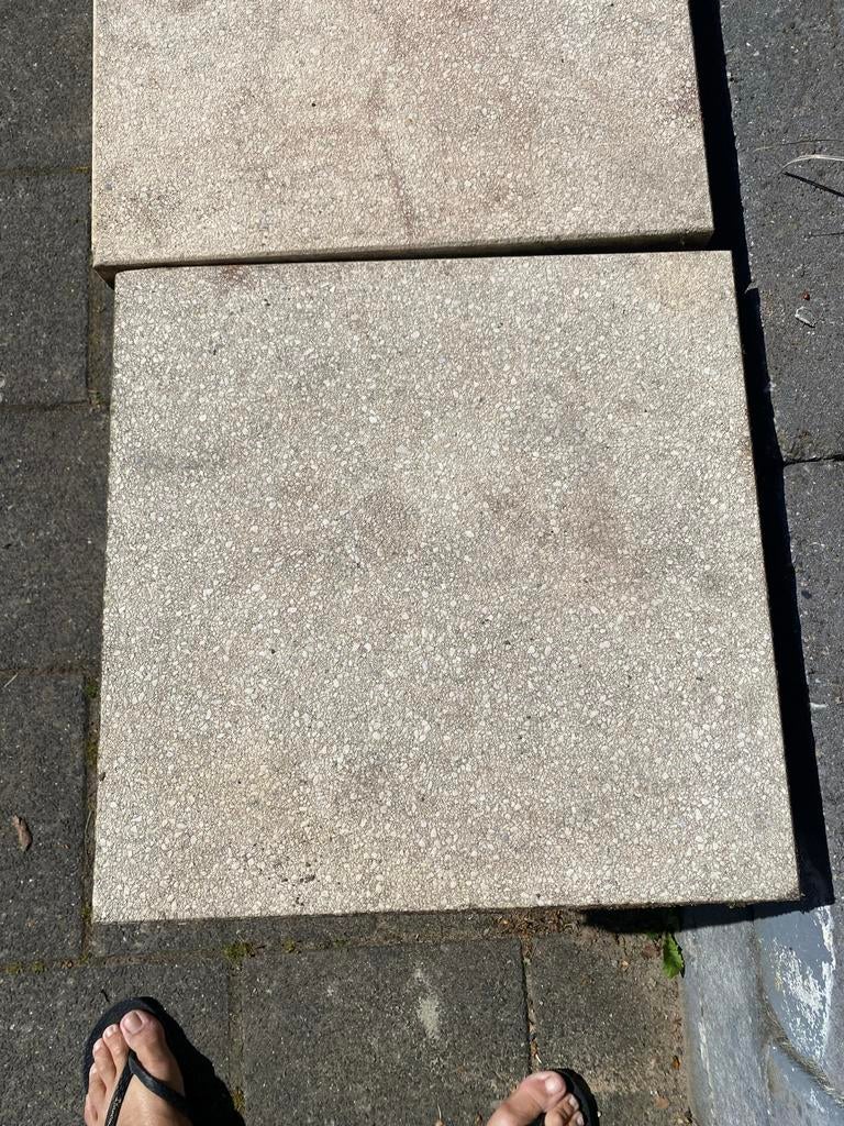 Gratis af te halen: Gebruikte tuintegels, Tuin en Terras, Tegels en Klinkers, Gebruikt, Terrastegels, Beton, 10 m² of meer, Ophalen of Verzenden