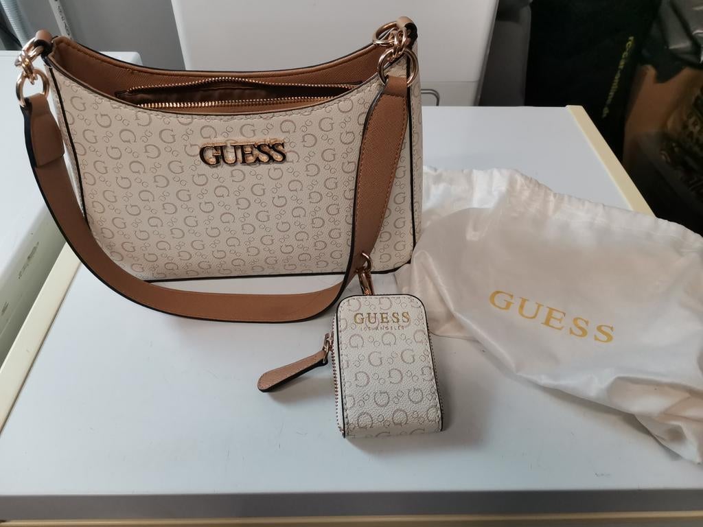 Guess tas met portemonneetje - Zo goed als nieuw, Ophalen of Verzenden, Zo goed als nieuw, Beige, Handtas
