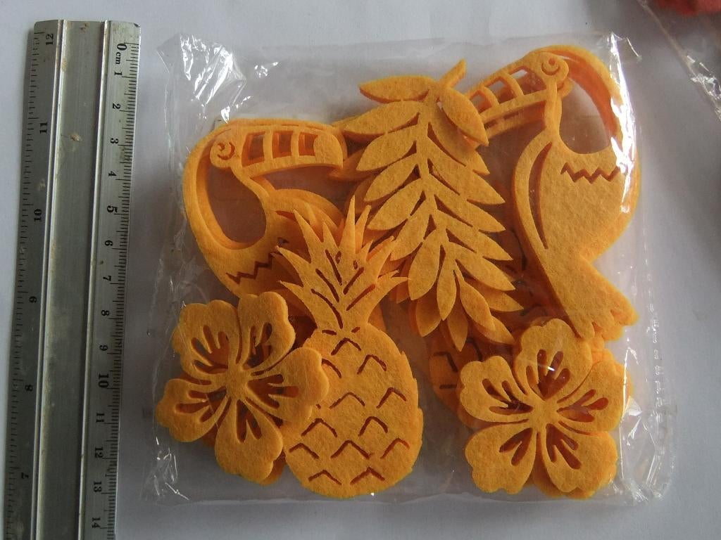 zakje vilten figuren Toekan ,Annanas, takje  bloem/rood en, Verzenden, Nieuw, Figuurtje(s)