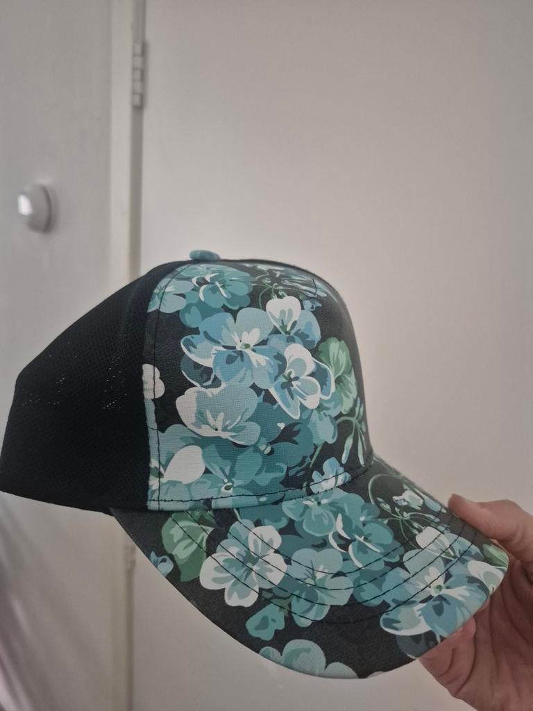 Te koop mooie bloemenpet GUCCI, Ophalen of Verzenden, Zo goed als nieuw