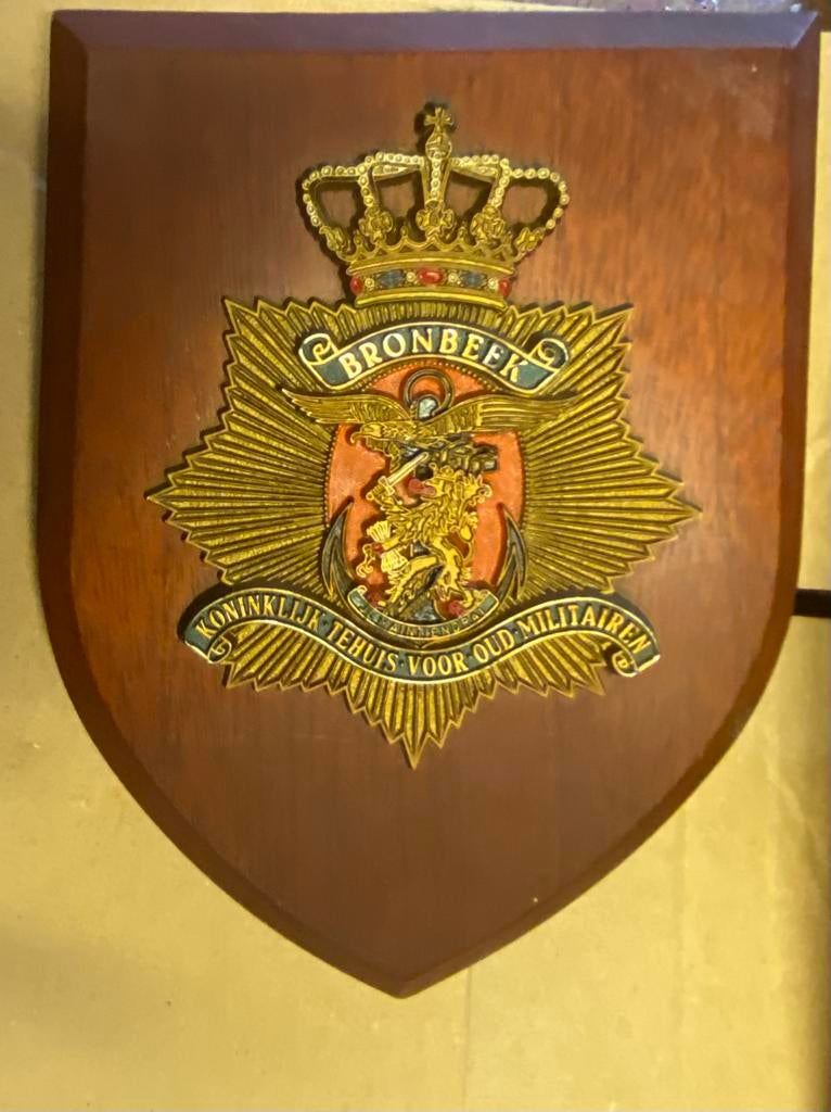 Schildje Bronbeek, Verzamelen, Militaria | Algemeen, Ophalen of Verzenden, Landmacht, Nederland, Embleem of Badge