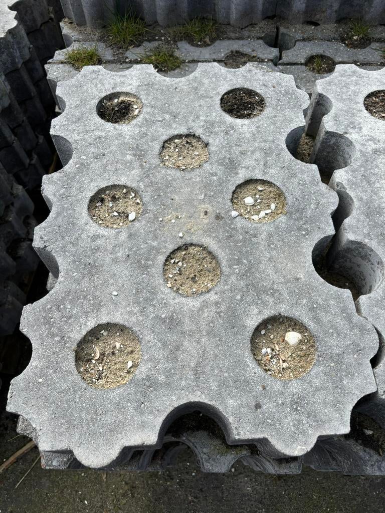 Beton grastegels grijs 118 stuks, Ophalen, Overige typen, Zo goed als nieuw, 10 m² of meer
