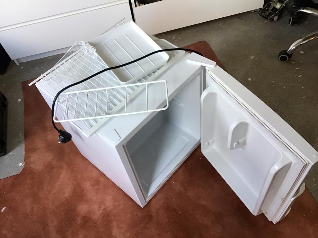 Zanussi tafelmodel koelkast, Witgoed en Apparatuur, 100 tot 150 liter, Ophalen, Zo goed als nieuw, Zonder vriesvak