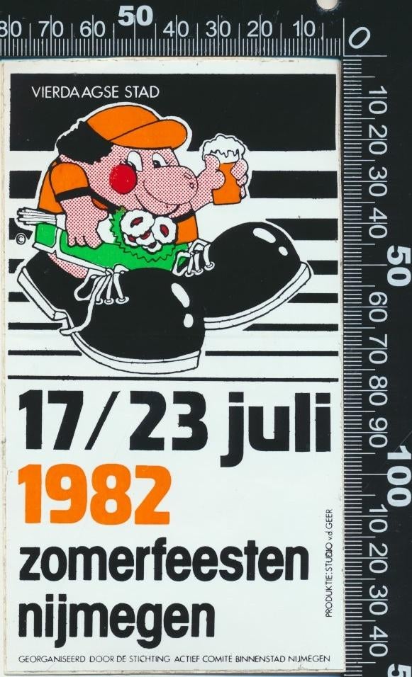Sticker: Zomerfeesten Nijmegen 1982 (1), Verzamelen, Ophalen of Verzenden, Zo goed als nieuw, Bedrijf of Vereniging