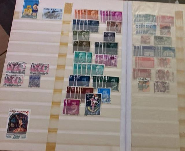 Boek met postzegels uit diverse landen, Postzegels en Munten, Postzegels | Volle albums en Verzamelingen, Ophalen, Buitenland