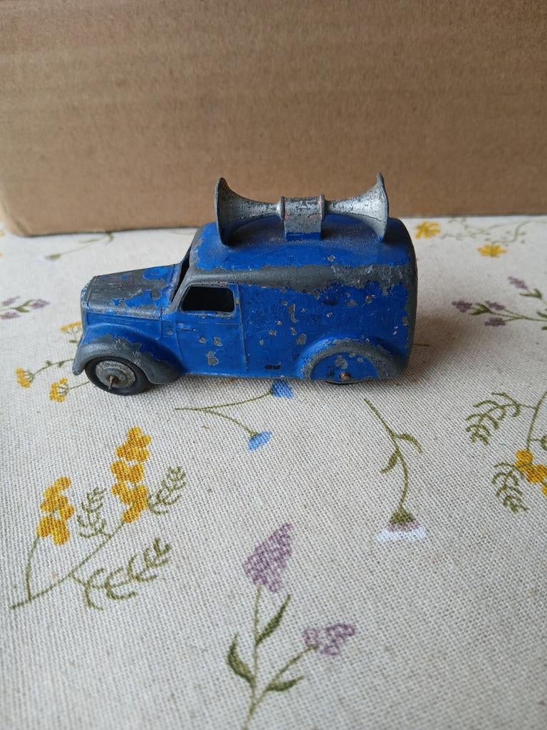 Roeptoeter luidspreker wagen.  Dinky toys, overgeschilderd, Hobby en Vrije tijd, Modelauto's | 1:43, Ophalen of Verzenden, Gebruikt