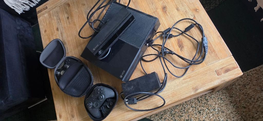 Xbox plus kinect, elite controllers en games, Spelcomputers en Games, Spelcomputers | Xbox | Accessoires, Ophalen, Gebruikt, Controller