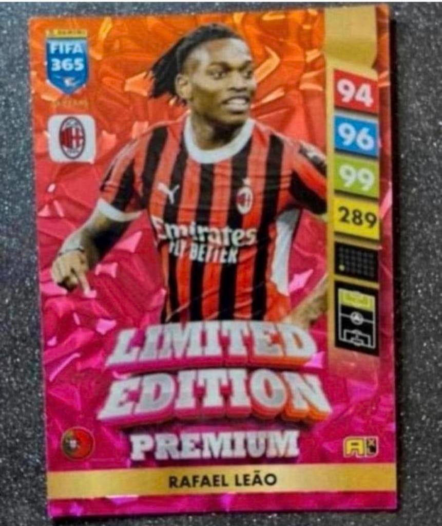 Panini Fifa365 2025  LIMITED EDITION PREMIUM  LEÃO  AC MILAN, Verzenden, Zo goed als nieuw, Plaatje