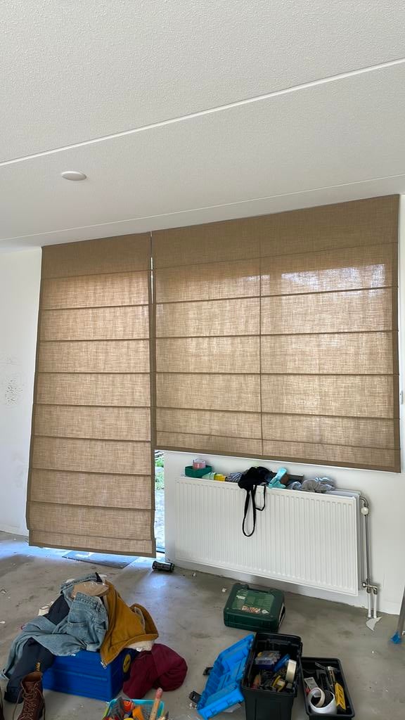 Twee linnen vouwgordijnen, z.g.a.n., Huis en Inrichting, Stoffering | Gordijnen en Lamellen, Ophalen, 200 cm of meer, Beige, 150 tot 200 cm